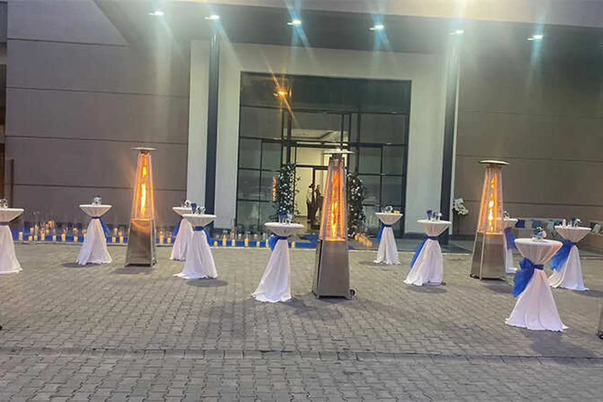 Gece düğün alanında ısıtıcı kiralama